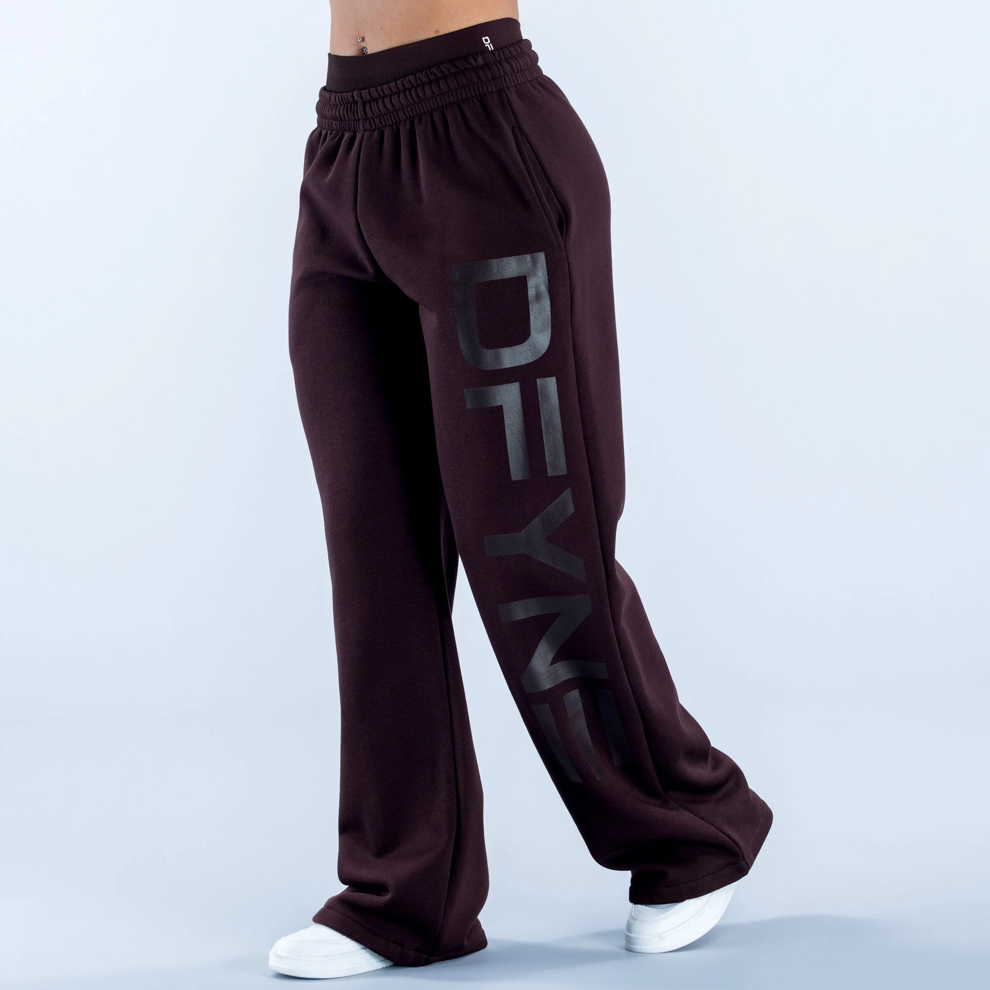 DFYNE Signature Wide Leg Jogger Marrón